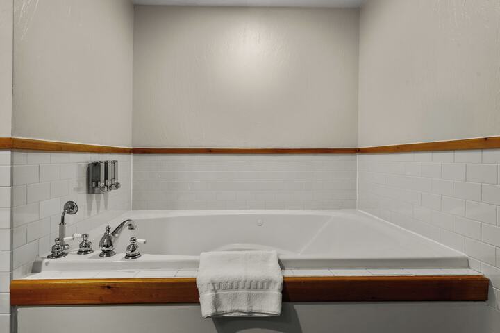Room 80 of 149