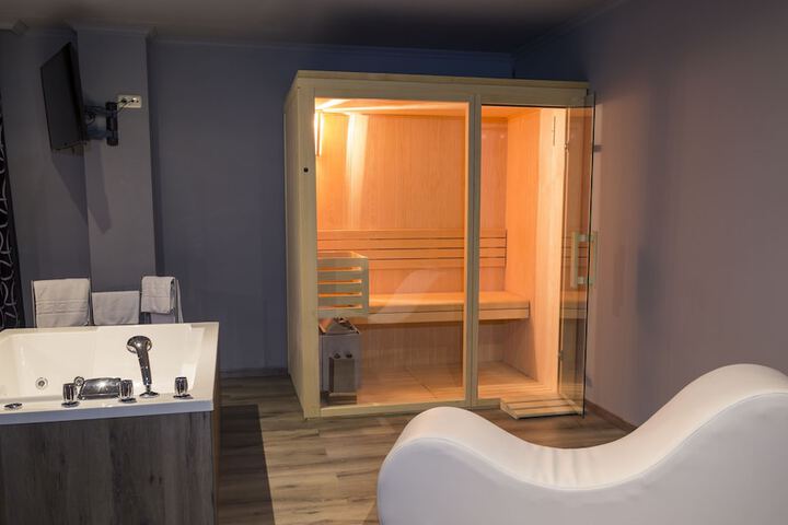 Room 13 of 35