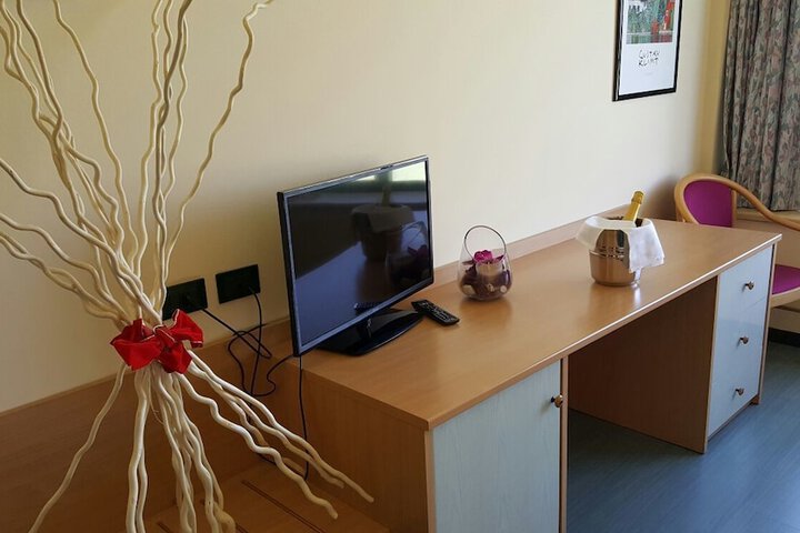 Room 8 of 14