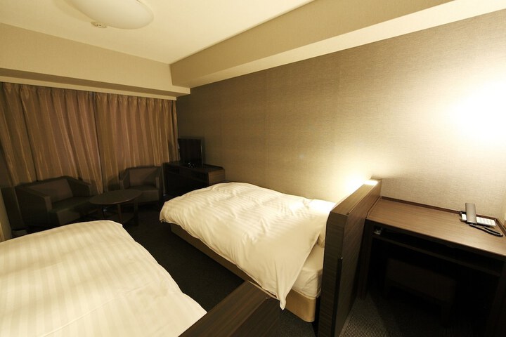 Room 12 of 66
