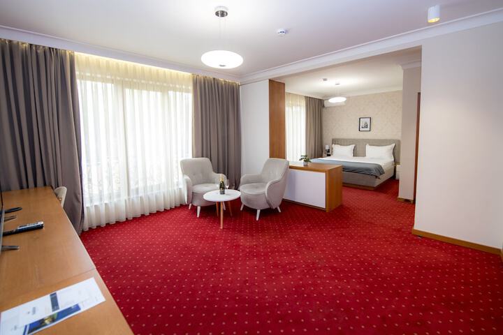 Room 6 of 16