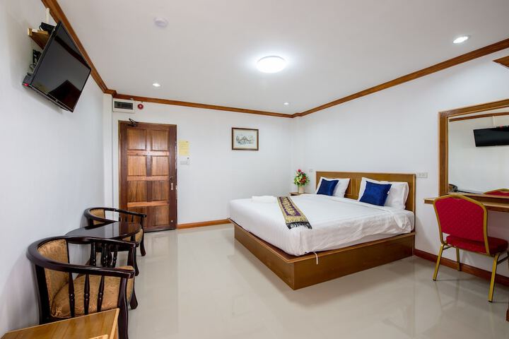 Room 8 of 49
