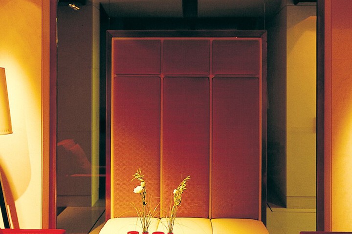 Lounge 21 of 24