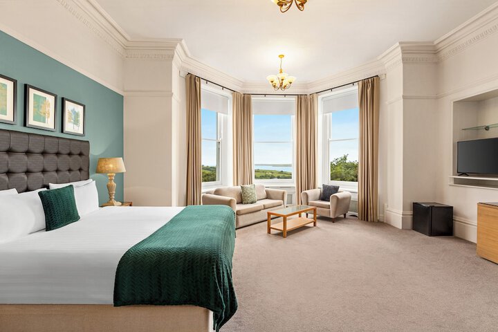Room 4 of 90
