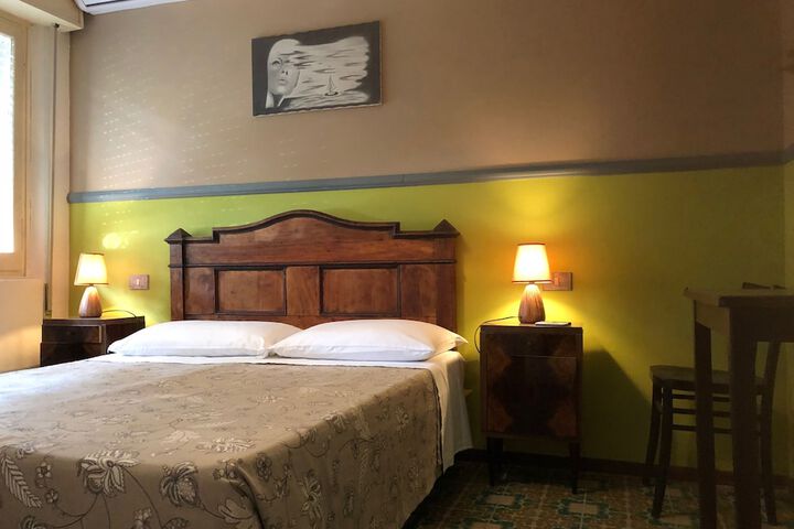 Room 4 of 106