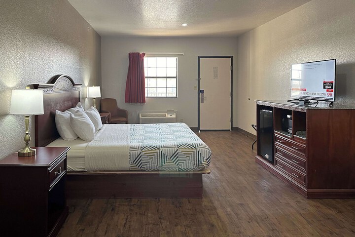 Room 16 of 37