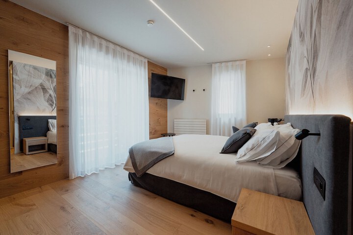 Room 2 of 57