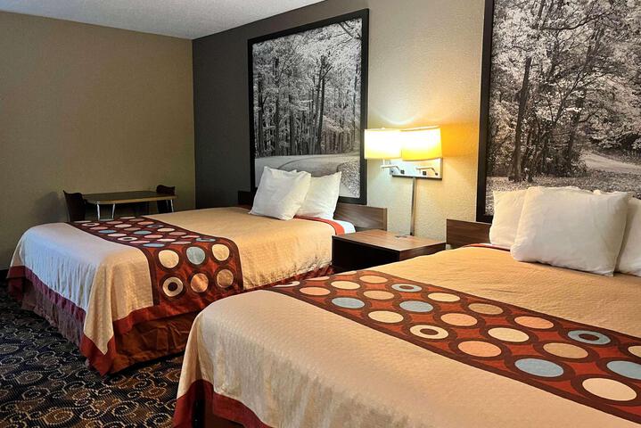2 Queen Beds (4 of 6)