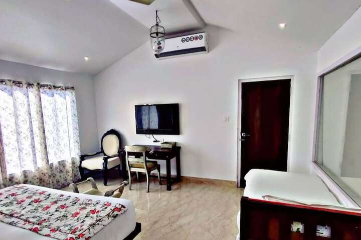 Room 37 of 82
