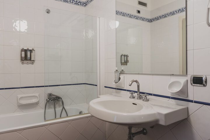 Room 125 of 181
