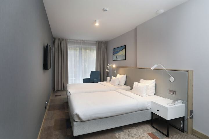 Room 9 of 108