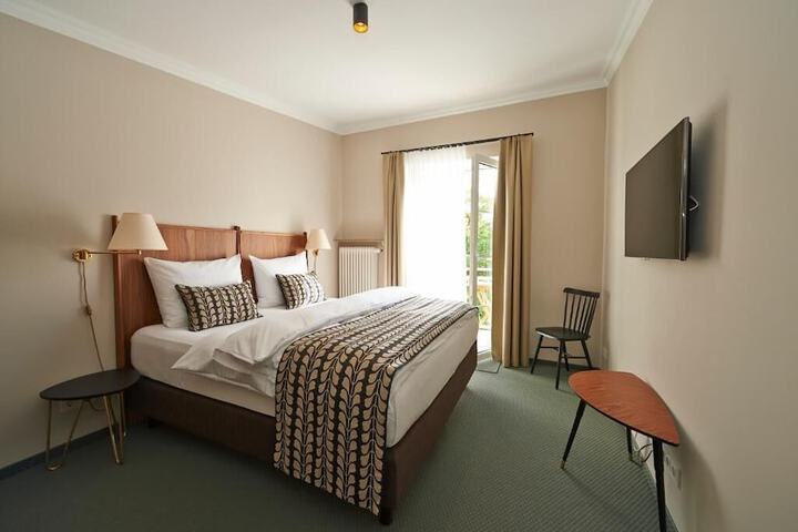 Room 33 of 85