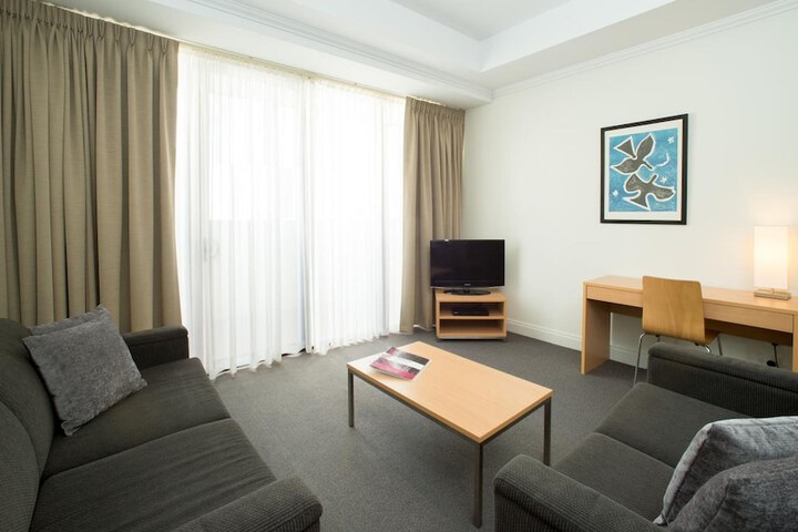 Room 27 of 38