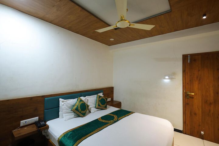 Room 9 of 38