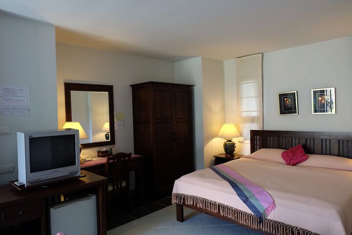 Room 8 of 65
