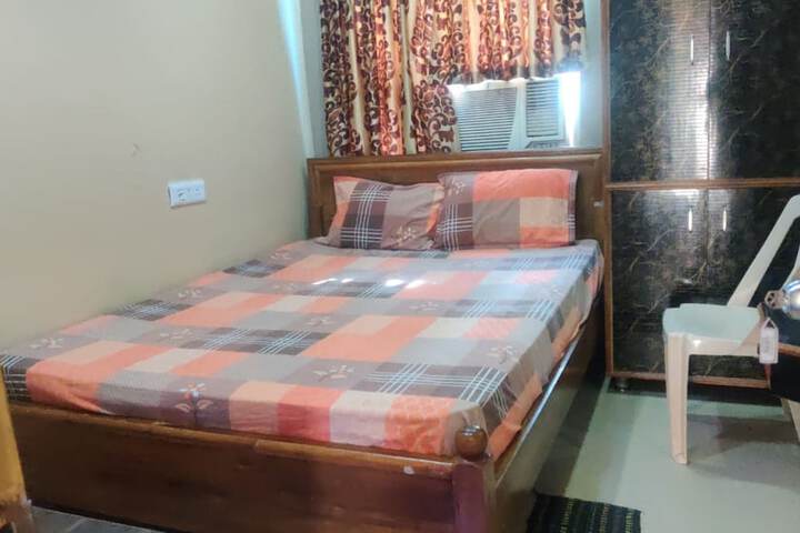 Room 6 of 13