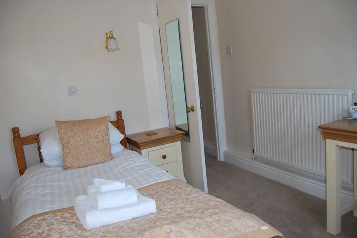 Room 5 of 36