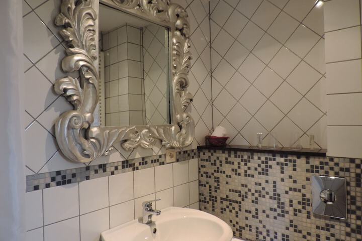 Room 42 of 57
