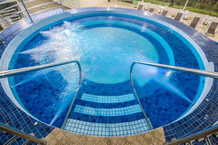 Hotel Pool