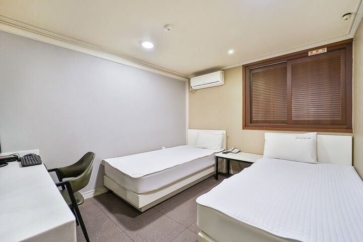 Room 8 of 53