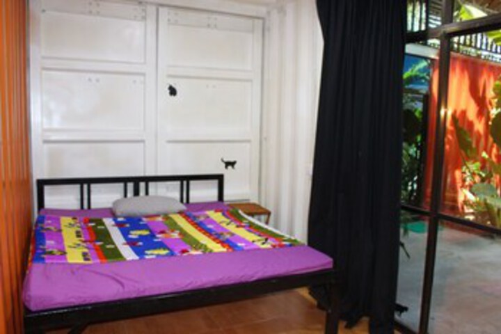 Room 32 of 74