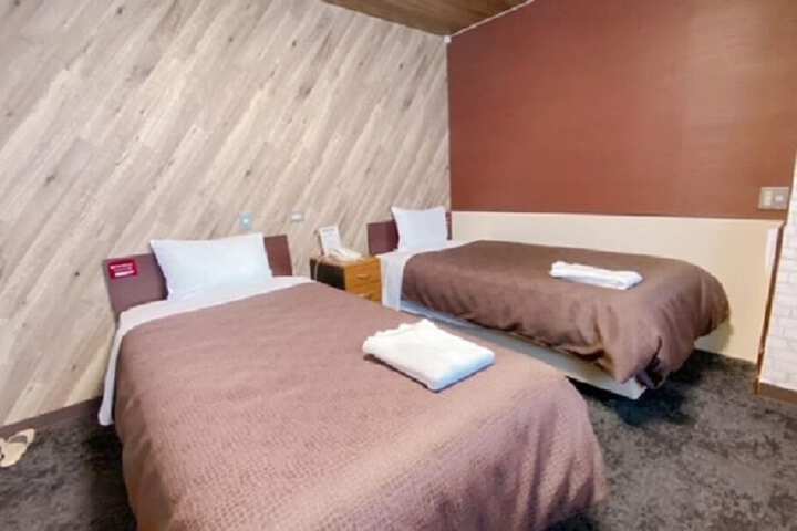 Room 4 of 17