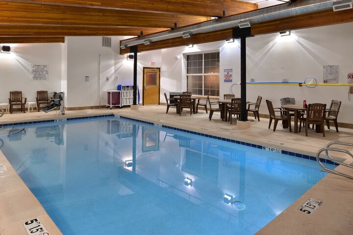 Hotel Pool