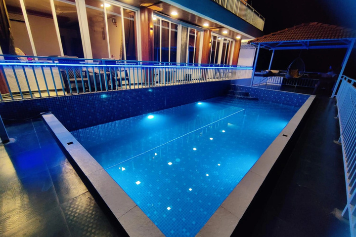 Pool 21 of 42