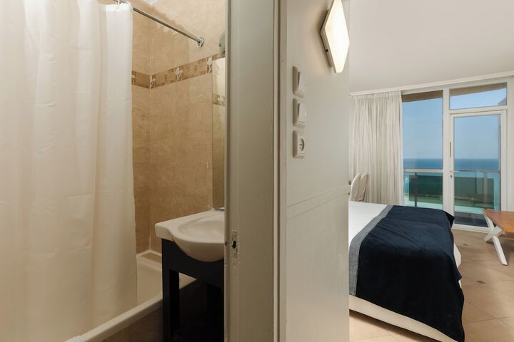 Room 26 of 46