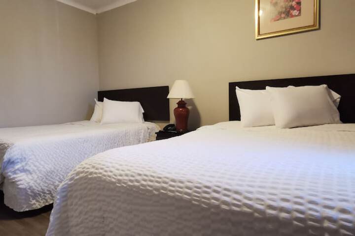 1 Queen Bed (27 of 33)