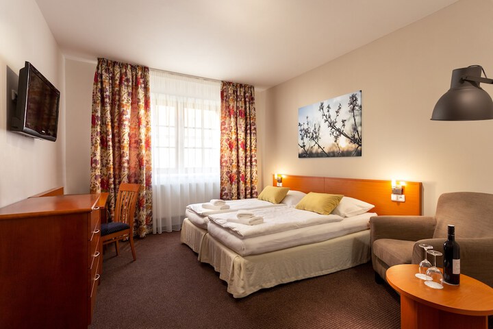 Room 3 of 43