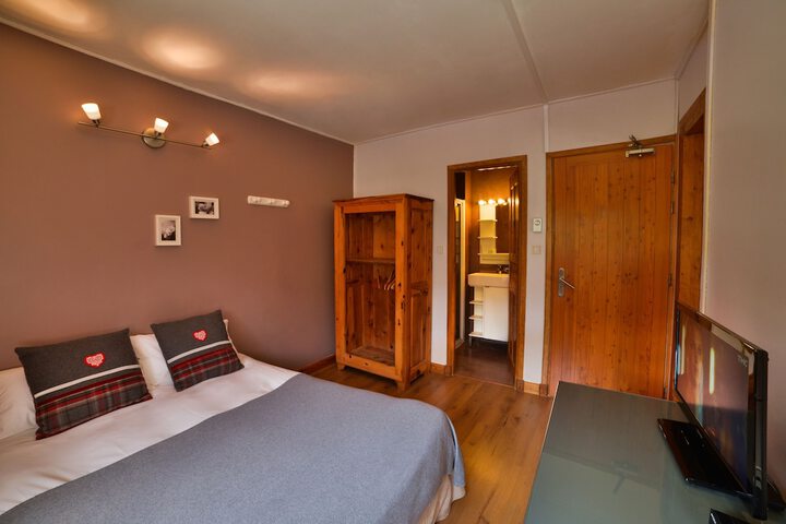 Room 6 of 92