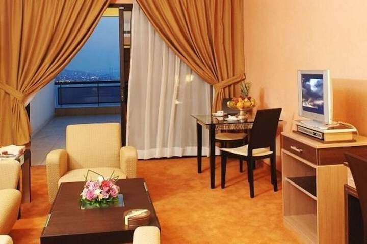 Room 42 of 96