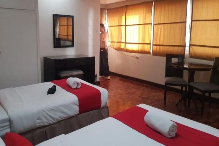 Room 6 of 13
