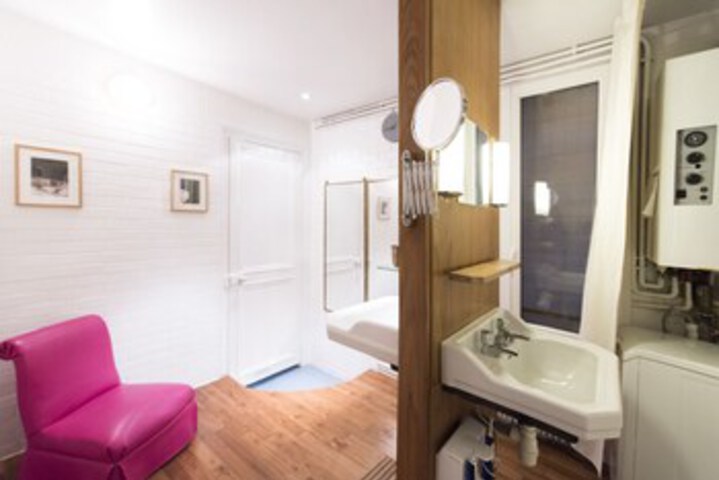 Room 2 of 18