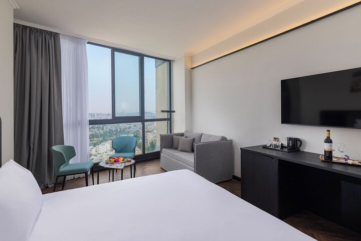 Room 27 of 67