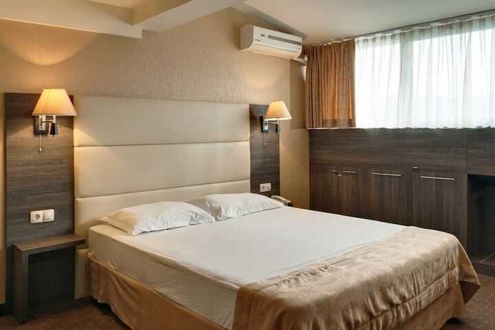 Room 6 of 50