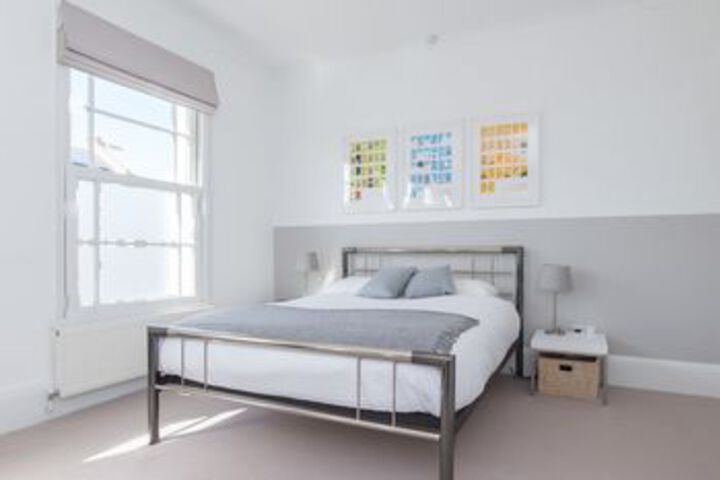 Room 4 of 16