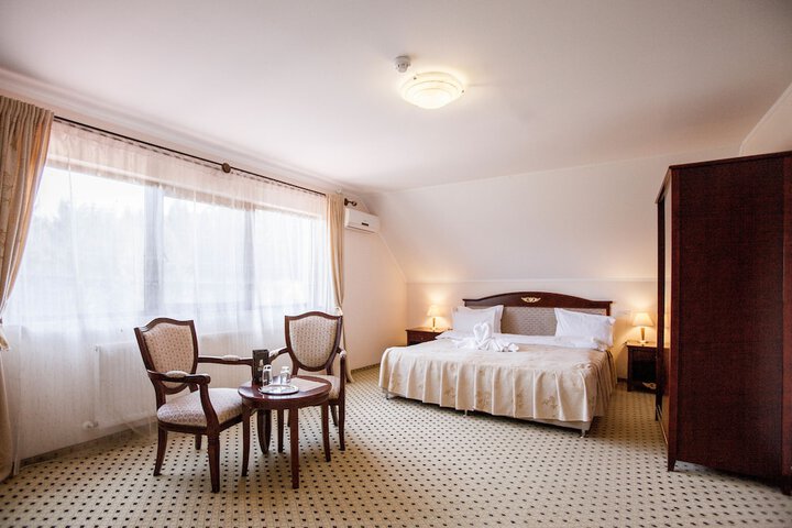 Room 9 of 84