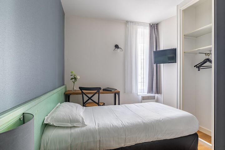 Room 4 of 17