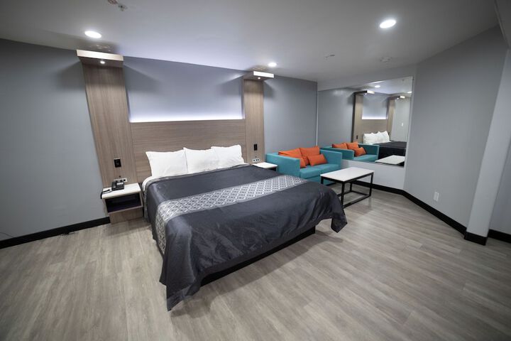 Studio Suite 1 King Bed (4 of 4)