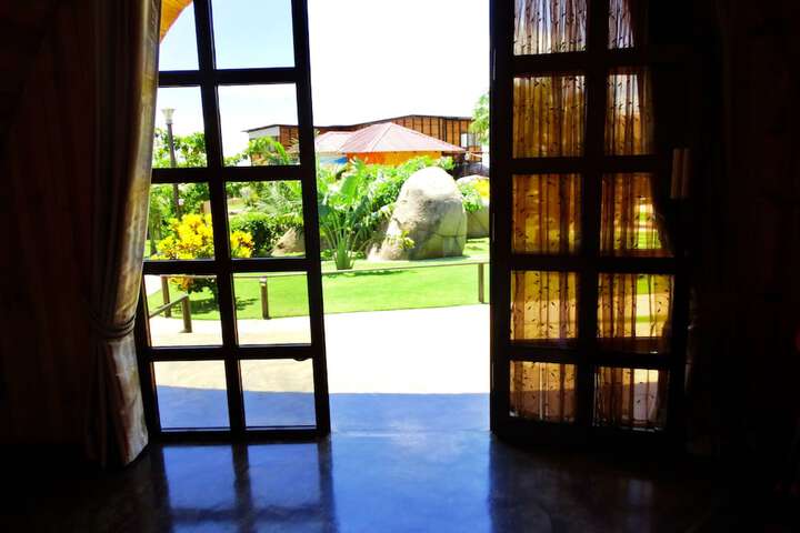 Room 5 of 10