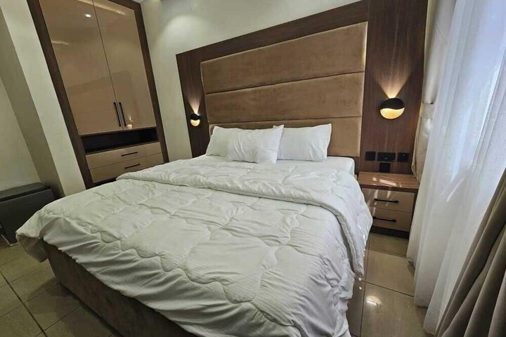 Room 2 of 42