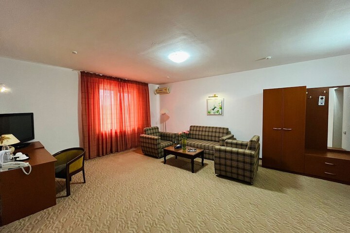 Room 45 of 106