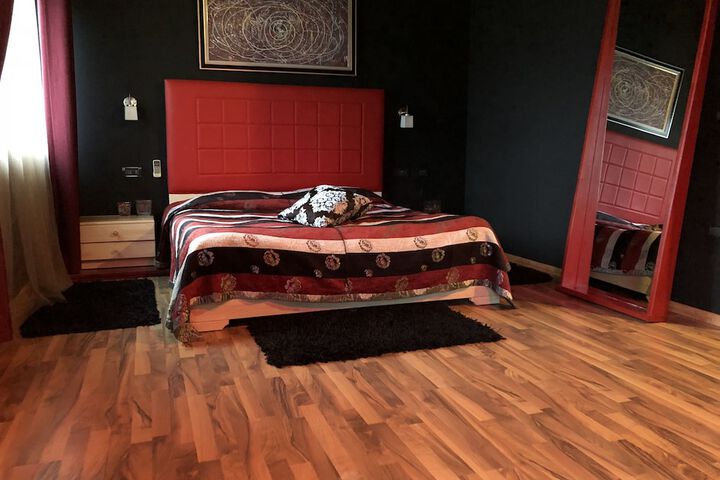 Room 23 of 98
