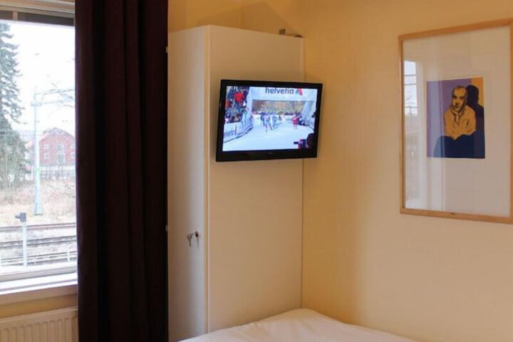 Room 11 of 32
