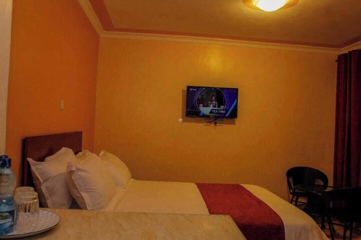 Room 10 of 28