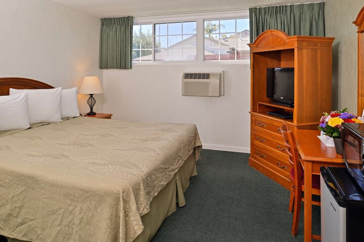 1 King Bed (2 of 8)