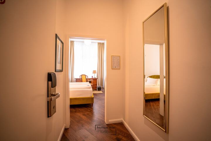 Room 53 of 136