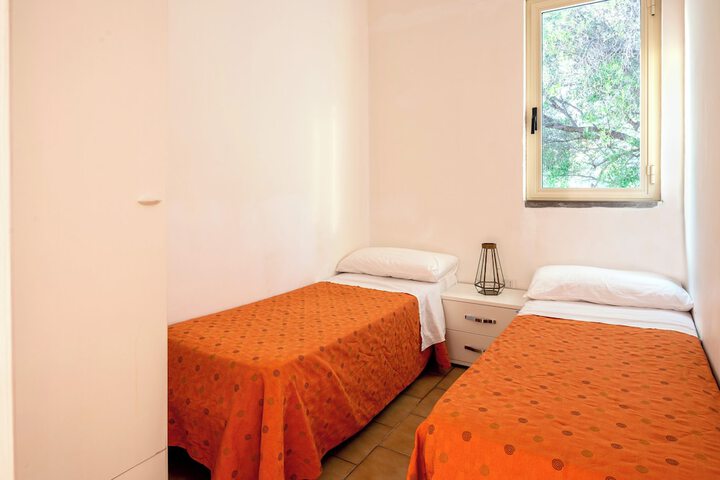 Room 3 of 99